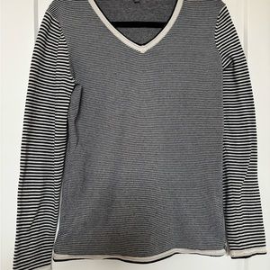 Striped V-Neck Long Sleeve Top